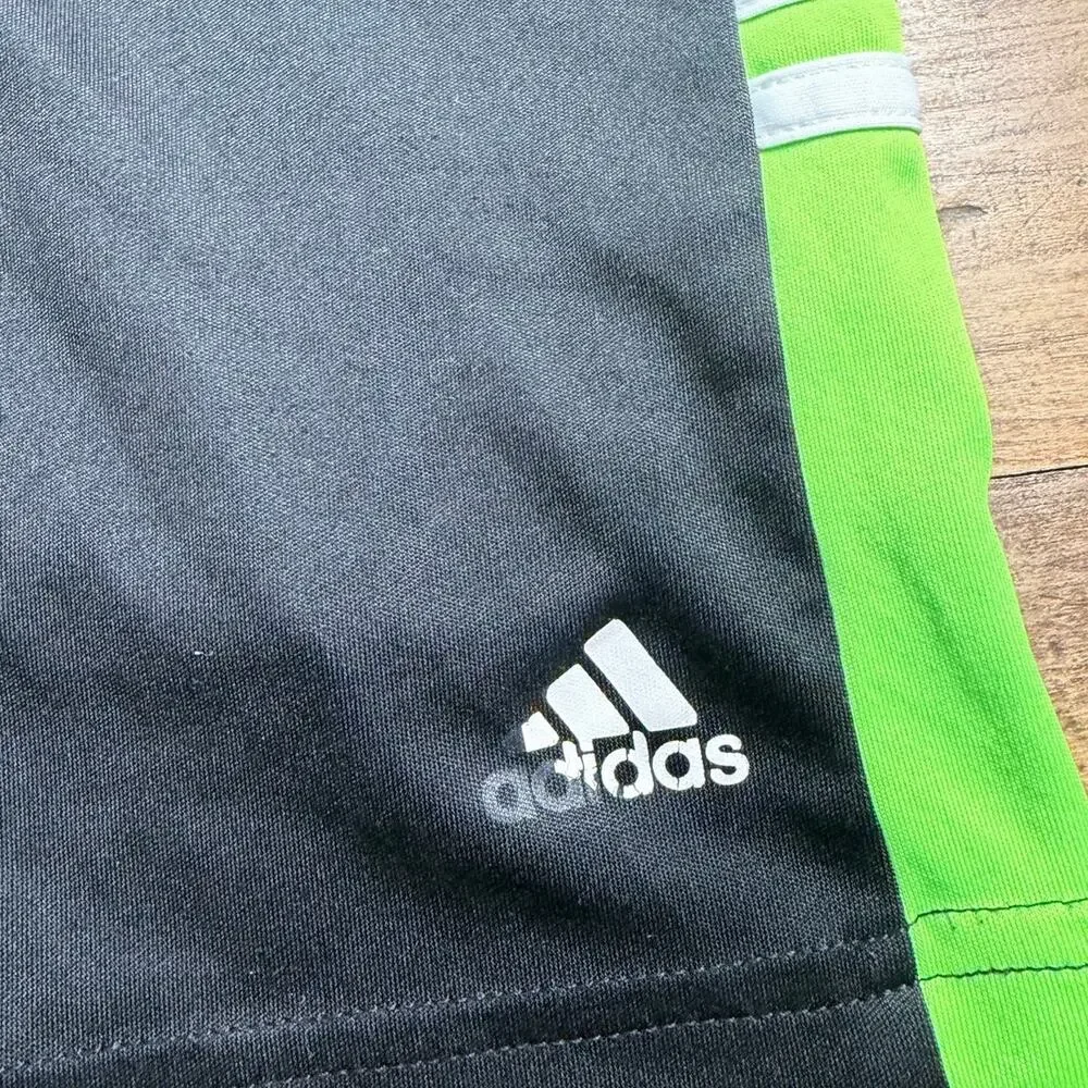 Adidas Boys 2pc soccer outfit size 5